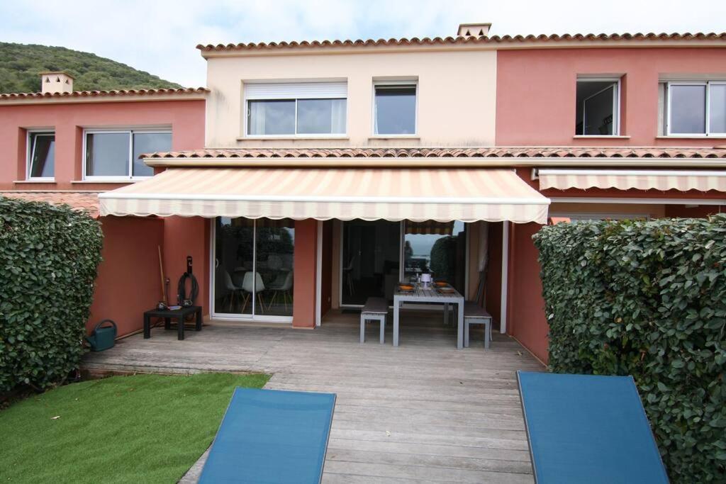 Ajaccio Maison Bord De Dans Avec Piscine