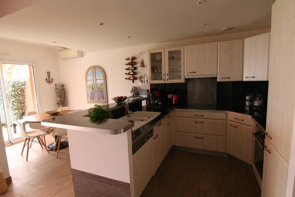 Maison Bord De Dans Avec Piscine Holiday home *